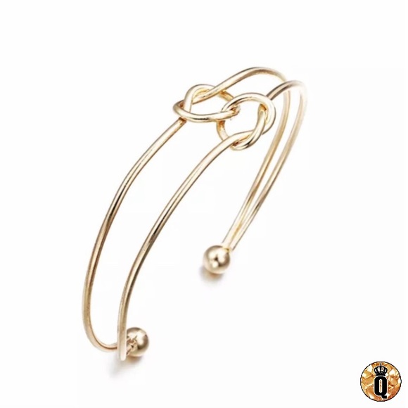 Jewelry - ⚜️[𝟯/$𝟭𝟴]⚜️2 Layered Knot Golden Bangle New